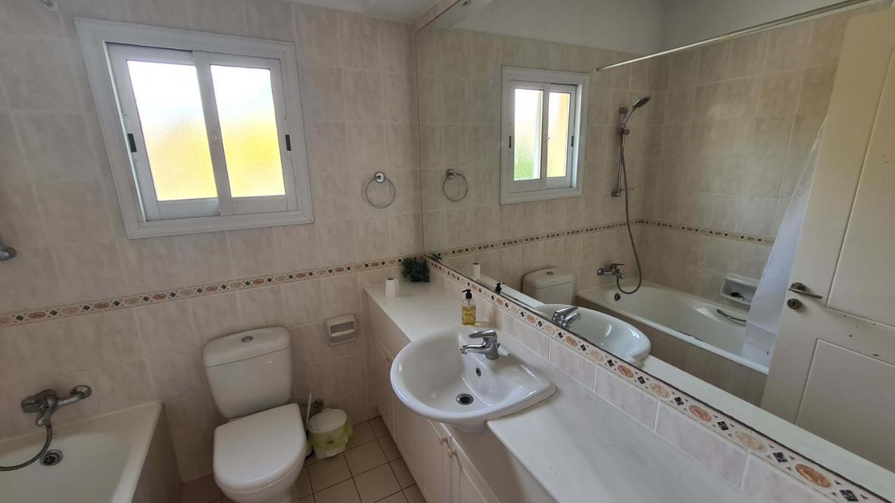 Sunny Limnaria Gardens 2 Bedroom Apartment Paphos Extérieur photo