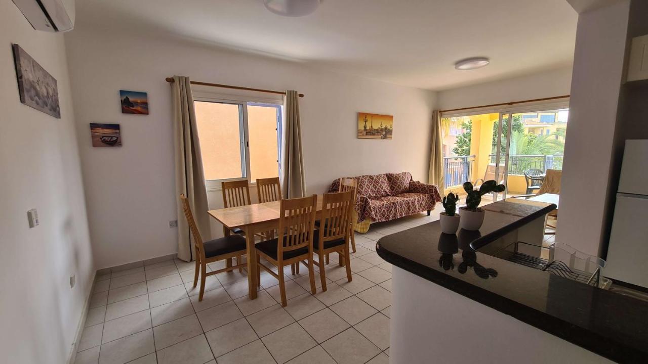 Sunny Limnaria Gardens 2 Bedroom Apartment Paphos Extérieur photo