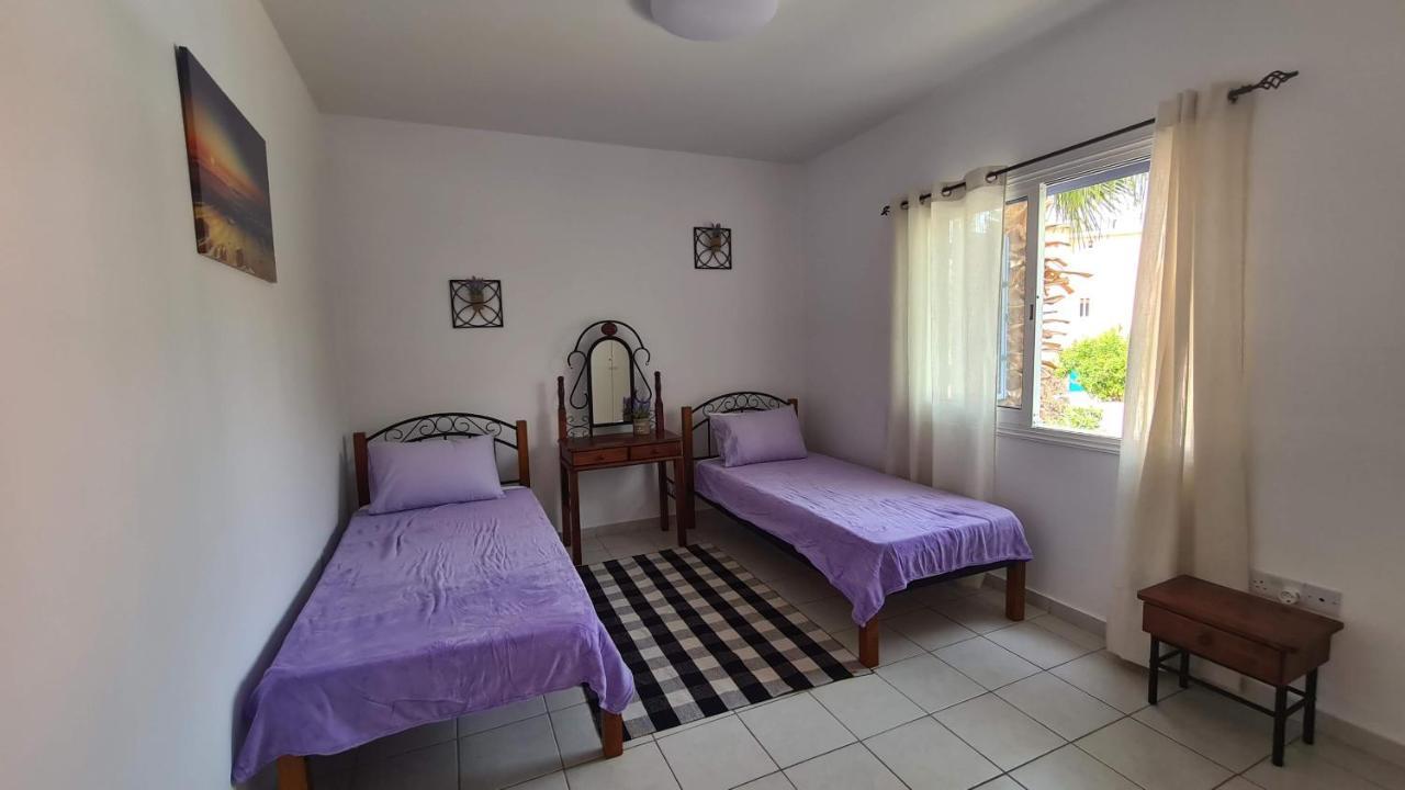 Sunny Limnaria Gardens 2 Bedroom Apartment Paphos Extérieur photo