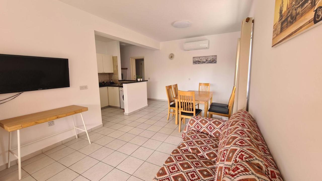 Sunny Limnaria Gardens 2 Bedroom Apartment Paphos Extérieur photo