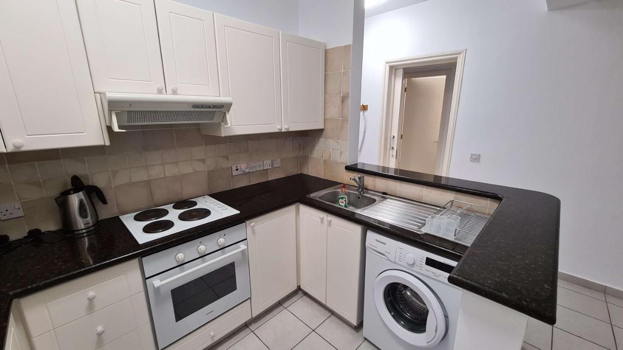 Sunny Limnaria Gardens 2 Bedroom Apartment Paphos Extérieur photo