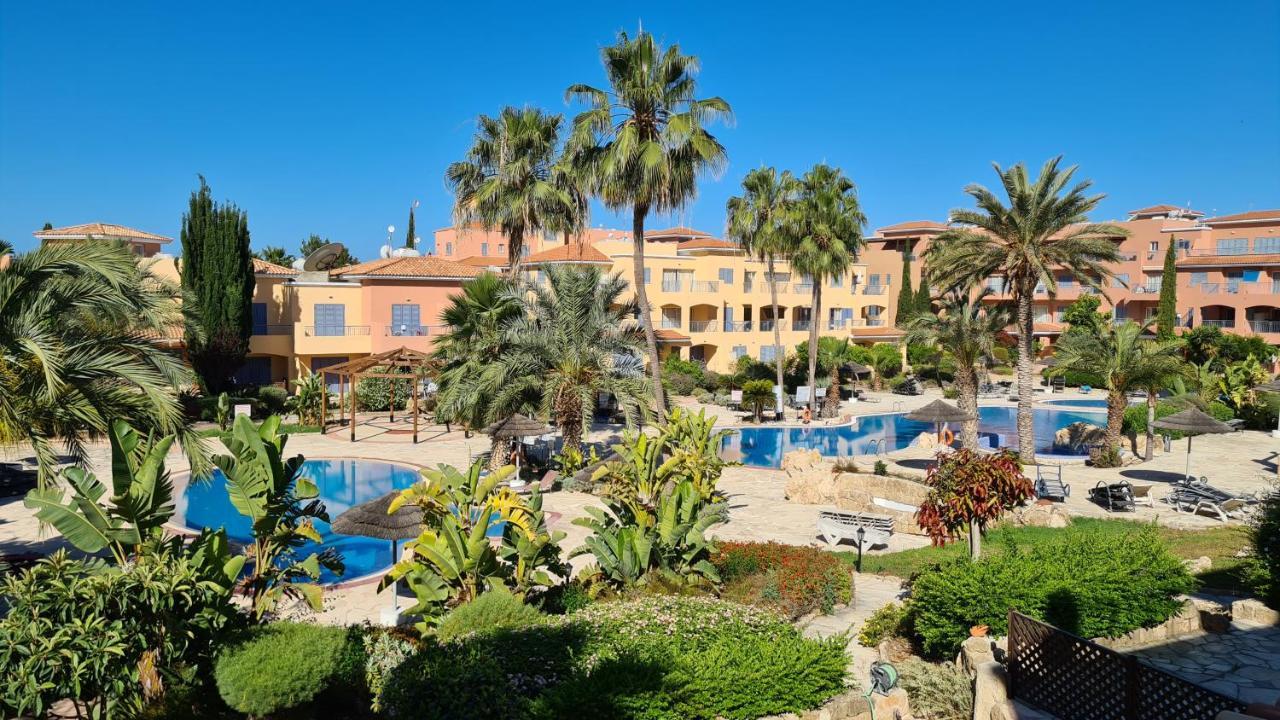 Sunny Limnaria Gardens 2 Bedroom Apartment Paphos Extérieur photo